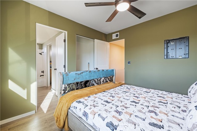 Detail Gallery Image 28 of 44 For 28975 Lotusgarden, Canyon Country,  CA 91387 - 4 Beds | 3 Baths