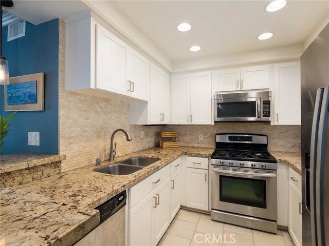 Detail Gallery Image 7 of 23 For 8515 Falmouth Ave #223,  Playa Del Rey,  CA 90293 - 3 Beds | 2 Baths
