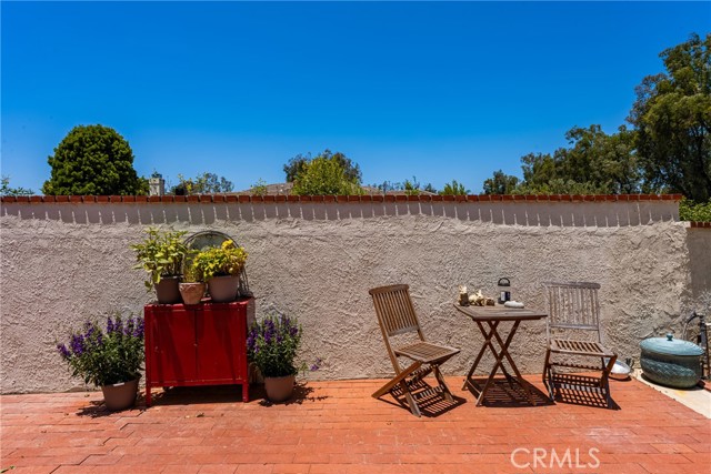 8009 E Eucalyptus Trail, Orange CA: https://media.crmls.org/medias/582db8f5-2d70-4242-99c7-9d261cb70583.jpg