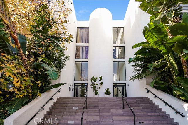 Detail Gallery Image 1 of 1 For 1201 Larrabee St #108,  West Hollywood,  CA 90069 - 2 Beds | 2 Baths