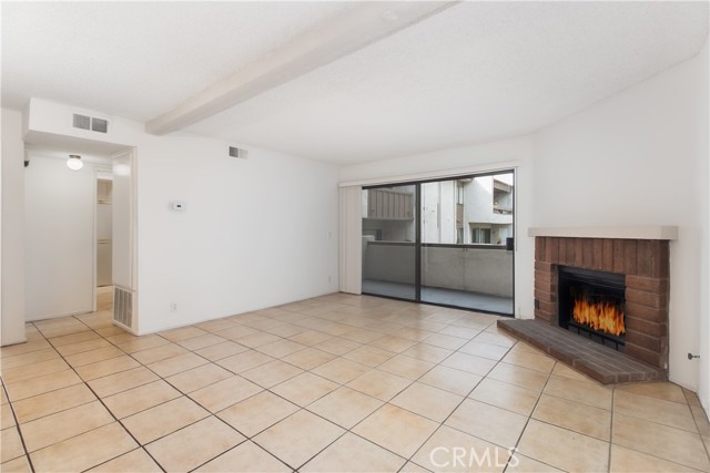 Detail Gallery Image 2 of 29 For 21500 Califa St #97,  Woodland Hills,  CA 91367 - 2 Beds | 2 Baths