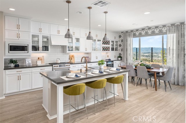 Detail Gallery Image 7 of 63 For 18262 Astro Ct, Saugus,  CA 91350 - 4 Beds | 3 Baths