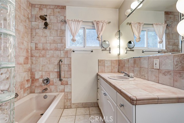 Detail Gallery Image 13 of 26 For 1541 Gates Ave, Manhattan Beach,  CA 90266 - 3 Beds | 2 Baths