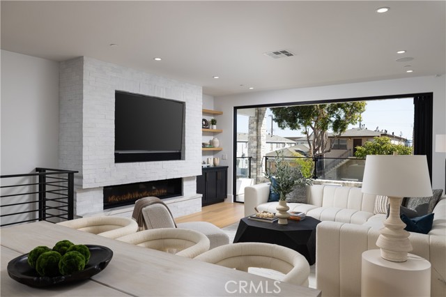 Detail Gallery Image 5 of 50 For 1313 Ocean Ave, Seal Beach,  CA 90740 - 3 Beds | 3/1 Baths