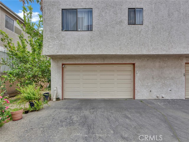 Detail Gallery Image 22 of 31 For 18425 Saticoy St #1,  Reseda,  CA 91335 - 3 Beds | 2/1 Baths