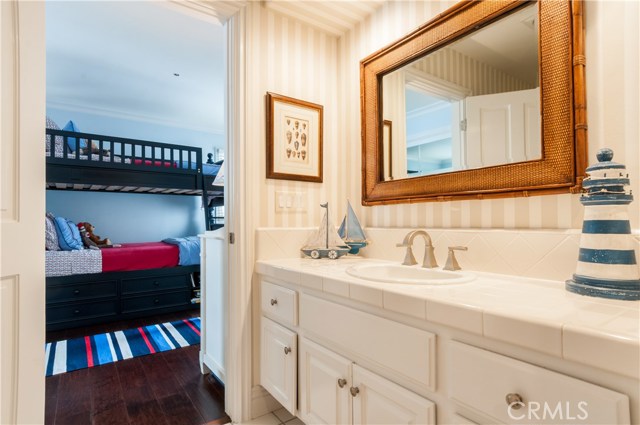 712 Manhattan Beach Boulevard, Manhattan Beach, California 90266, 3 Bedrooms Bedrooms, ,3 BathroomsBathrooms,Residential,Sold,Manhattan Beach,SB17051799