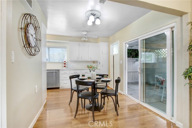 927 Alta Loma Drive, Corona CA: https://media.crmls.org/medias/58320d63-ce80-4cd8-aa15-79ba80ad3981.jpg