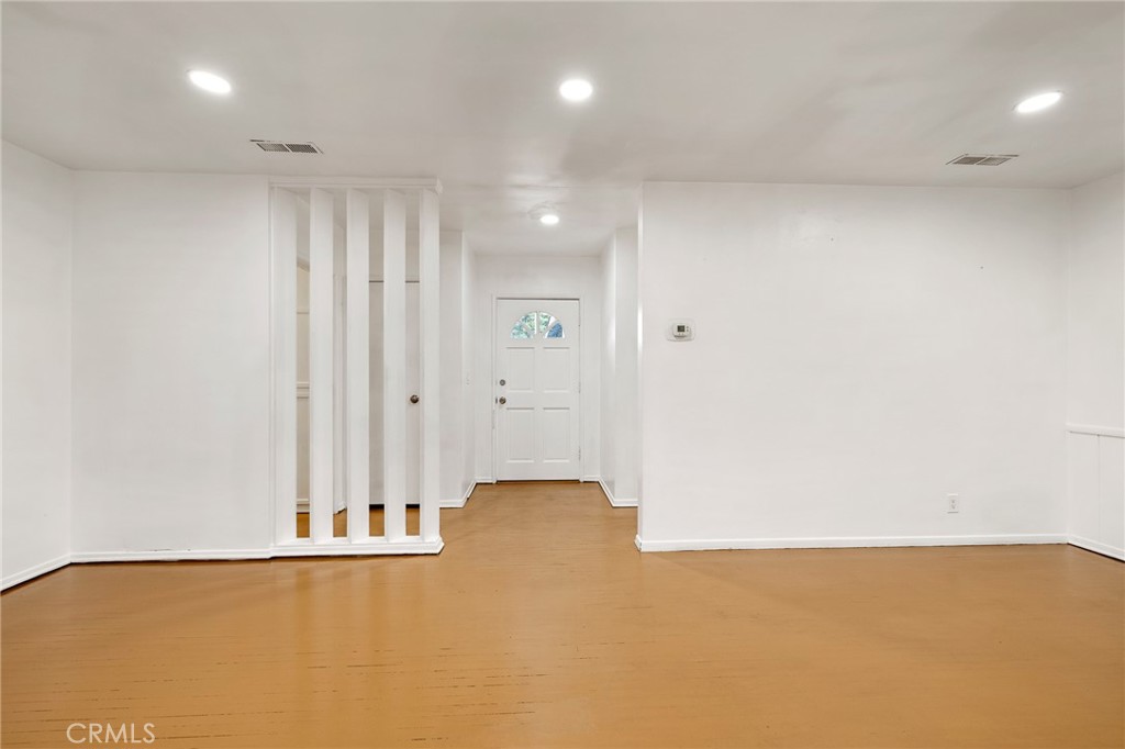 https://media.crmls.org/medias/58324ba6-442b-49ff-8699-82b1437b73bd.jpg?preset=X-Large