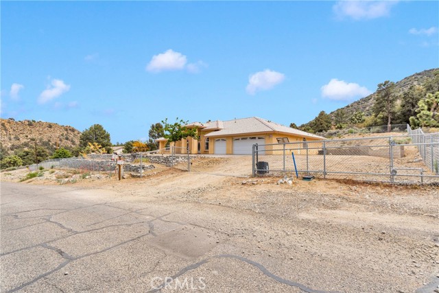 1679 Desert Front Road, Wrightwood CA: https://media.crmls.org/medias/58325f33-6db7-48cc-b1ef-859e5f2c5759.jpg