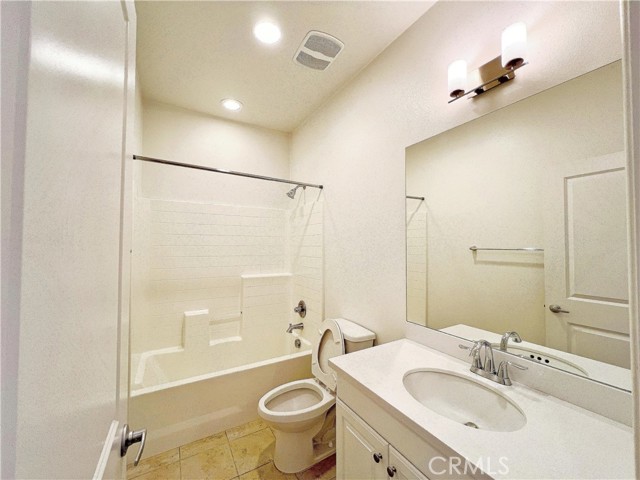 4953 S Bountiful Trail, Ontario CA: https://media.crmls.org/medias/583288cf-7d8c-4b9b-b6d3-e8cdddaee4e4.jpg