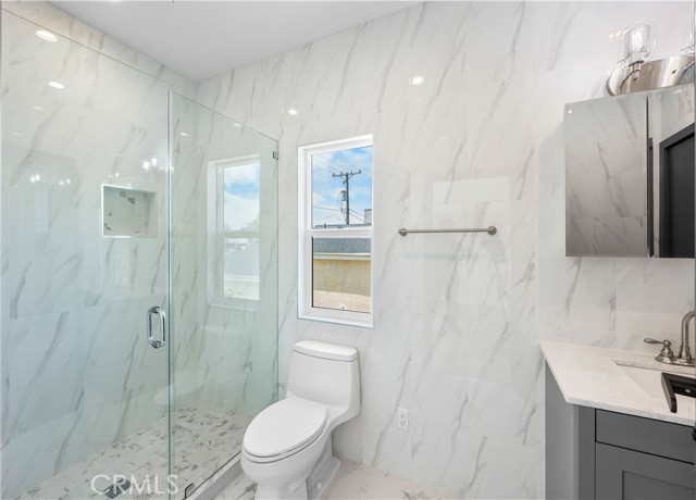 828 E Olive Avenue, Burbank CA: https://media.crmls.org/medias/583307c7-4f27-409f-8a2d-2f2726f24640.jpg