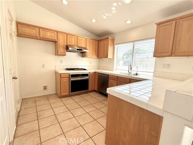 Detail Gallery Image 4 of 13 For 35 Deerborn Dr, Aliso Viejo,  CA 92656 - 4 Beds | 2/1 Baths