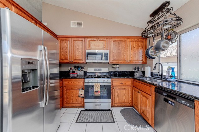 24416 Filaree Avenue, Moreno Valley CA: https://media.crmls.org/medias/58345375-6cbb-4978-b506-2e76e83d2af0.jpg