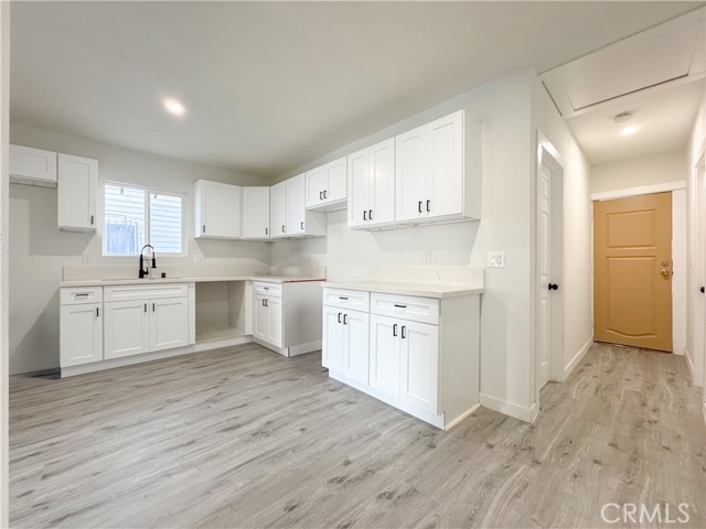 127 E 65th Street, Los Angeles CA: https://media.crmls.org/medias/58347396-99f4-47fa-846e-3b6175b6bbae.jpg
