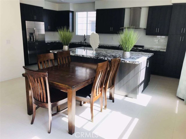 133 Cadence Irvine, California Very good location in Irvine and great park, very good school district, every bedroom has a bathroom, almost brand new houses. Please be hurry won't last long.