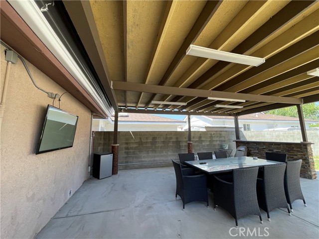 10443 Woodley Avenue, Granada Hills CA: https://media.crmls.org/medias/5835422c-4d4d-4e19-9ee3-b73aca1b9fe3.jpg