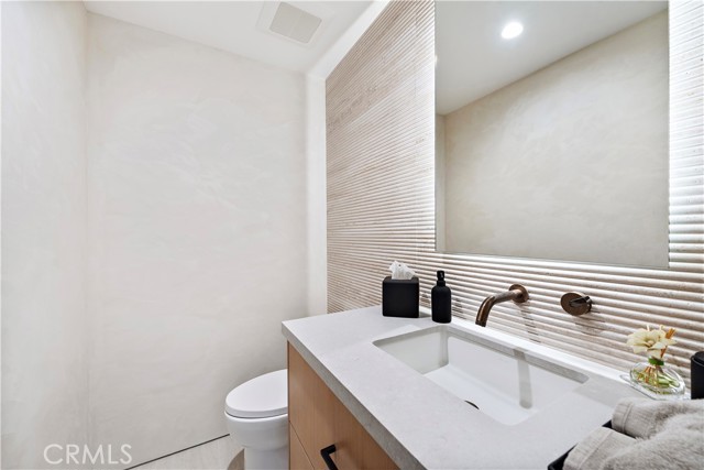 Detail Gallery Image 11 of 31 For 322 Iris Ave, Corona Del Mar,  CA 92625 - 3 Beds | 2/1 Baths