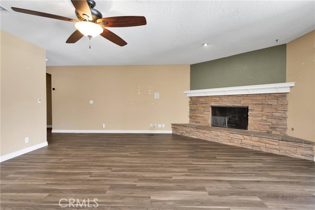 13435 Spring Valley, Victorville CA: https://media.crmls.org/medias/5836948d-0fd3-4d49-9559-c19d73a07724.jpg