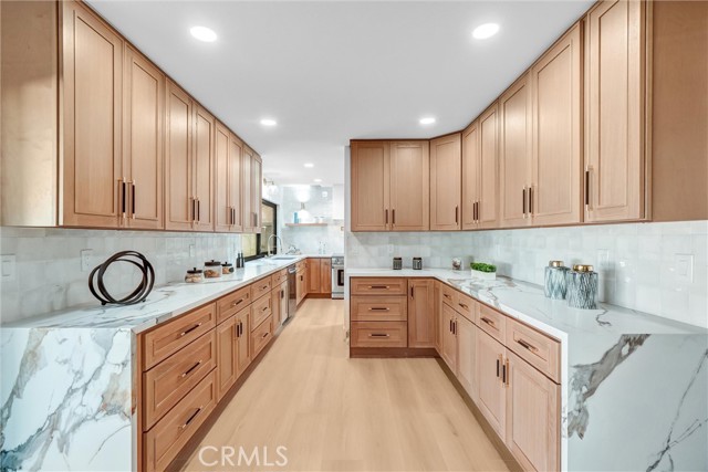 Detail Gallery Image 14 of 33 For 15335 Seine, Irvine,  CA 92604 - 6 Beds | 4 Baths