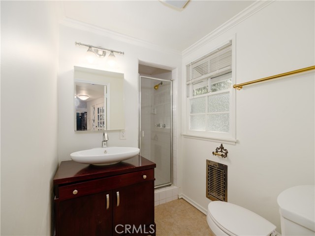 Detail Gallery Image 51 of 65 For 4539 Hayvenhurst, Encino,  CA 91436 - 3 Beds | 3 Baths