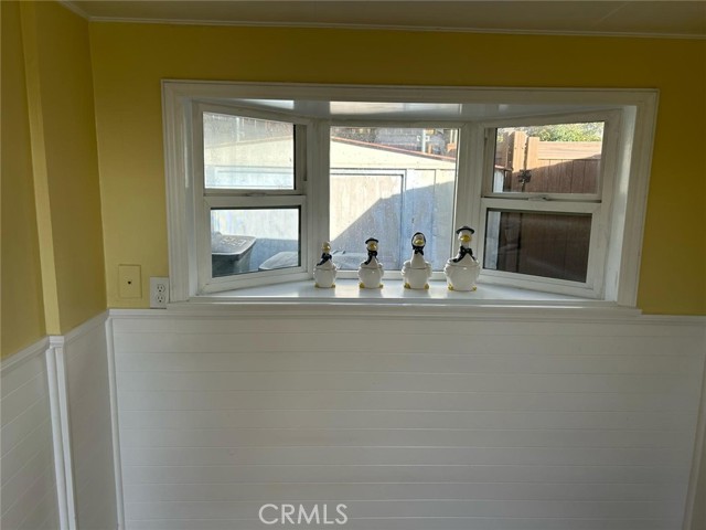 Detail Gallery Image 10 of 26 For 1215 Coronet, Pasadena,  CA 91107 - 2 Beds | 2 Baths