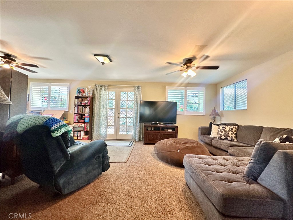 https://media.crmls.org/medias/5837d862-b8f7-4c68-99c8-d790e10565ae.jpg?preset=X-Large