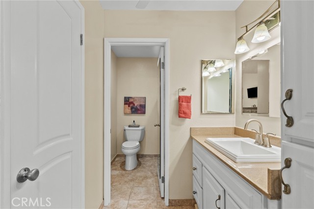 Detail Gallery Image 12 of 24 For 22123 Burbank Blvd #2, Woodland Hills,  CA 91367 - 3 Beds | 2/1 Baths