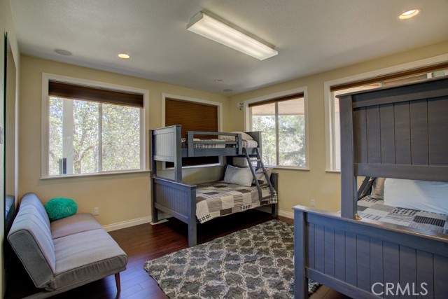 32557 Pine Cone Ct A&B, Running Springs CA: https://media.crmls.org/medias/5837f1e4-374c-4429-a963-1129757079dd.jpg