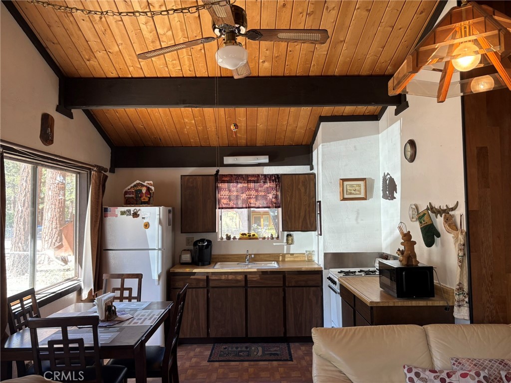 https://media.crmls.org/medias/583a86c9-ece1-4063-bd58-6724bc6d6458.jpg?preset=X-Large