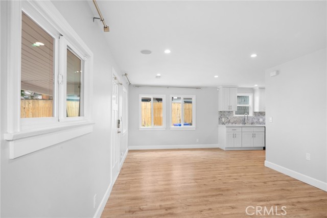 5624 Freeman Avenue, La Crescenta CA: https://media.crmls.org/medias/583b24b1-3be8-47d1-8b53-9621575fc500.jpg