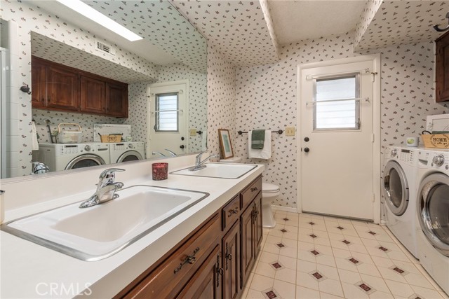 Guest bath with laundry