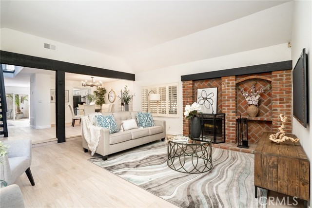 2007 Delaware Street, Huntington Beach CA: https://media.crmls.org/medias/583b3413-d06a-4716-ba27-4ebfa491eb01.jpg