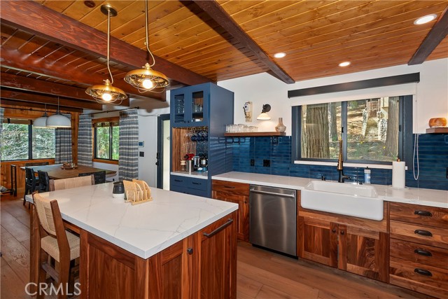 Detail Gallery Image 2 of 24 For 170 Fairway, Lake Arrowhead,  CA 92352 - 3 Beds | 2 Baths