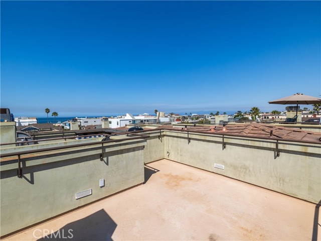 Detail Gallery Image 16 of 35 For 644 Hermosa Ave, Hermosa Beach,  CA 90254 - 3 Beds | 2/1 Baths