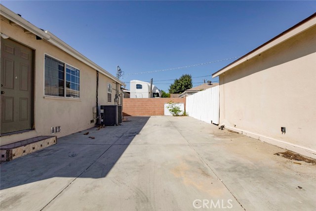 14537 Wyandotte photo 27