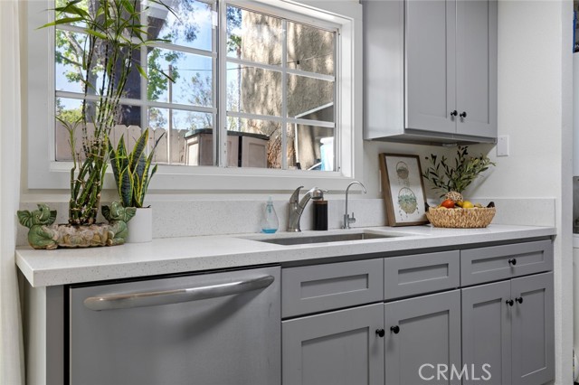 8482 Benjamin Drive, Huntington Beach CA: https://media.crmls.org/medias/583c9694-3798-4676-b8f1-30fbb9800715.jpg