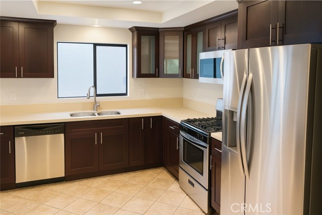 Detail Gallery Image 6 of 14 For 1310 Roxbury Dr #102,  Los Angeles,  CA 90035 - 2 Beds | 2 Baths