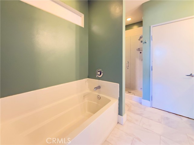 909 E Santa Ana Boulevard, Santa Ana CA: https://media.crmls.org/medias/583daef3-1813-4772-9e27-8c20086f6806.jpg