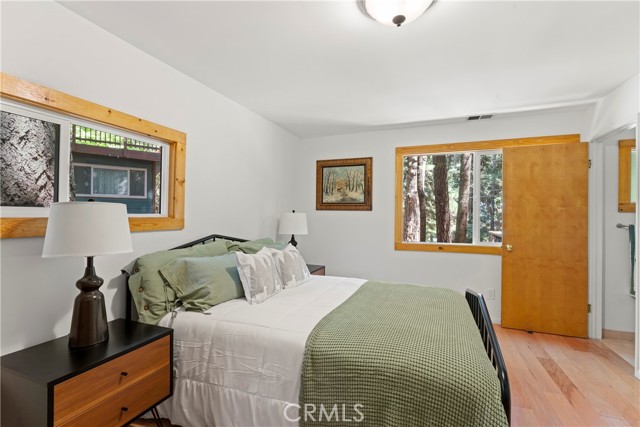 27917 Squirrel Lane, Lake Arrowhead CA: https://media.crmls.org/medias/583ddbb3-8882-4043-b203-8edb4396a21c.jpg