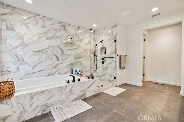 Detail Gallery Image 8 of 14 For 17715 Hillside, Saugus,  CA 91350 - 4 Beds | 4 Baths