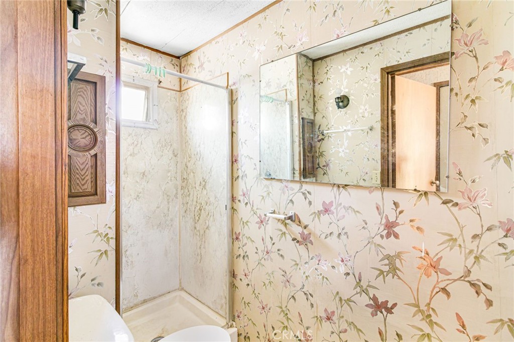 https://media.crmls.org/medias/583fb63e-e4e7-4fe9-a89c-ff0e96387bd0.jpg?preset=X-Large