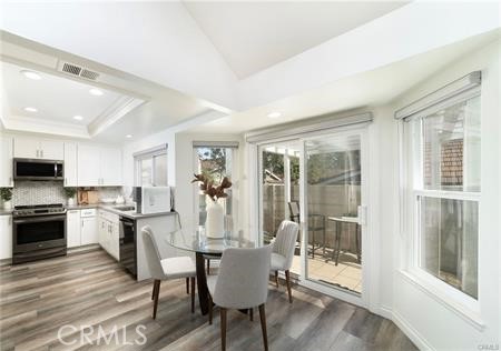 Detail Gallery Image 15 of 31 For 52 Weepingwood, Irvine,  CA 92614 - 3 Beds | 2/1 Baths