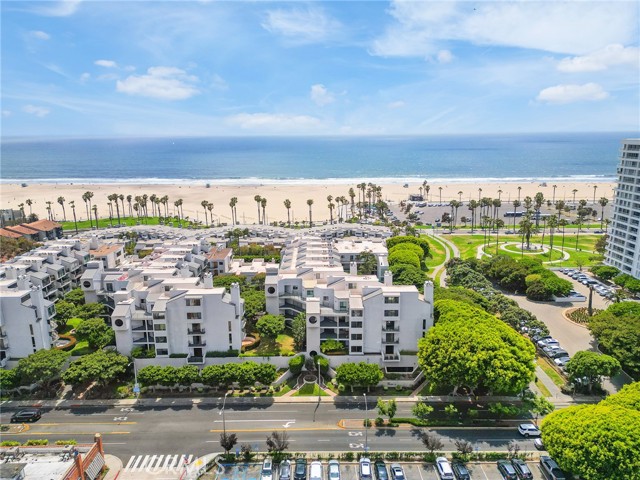 2910 Neilson Way, Santa Monica CA: https://media.crmls.org/medias/584054f1-0d9a-4ae2-9a28-cb73908ab3ad.jpg