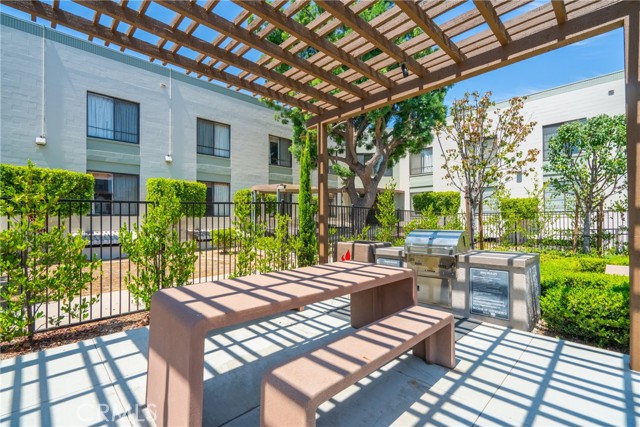 Detail Gallery Image 18 of 23 For 1419 St Simon Cir #E,  Alhambra,  CA 91803 - 4 Beds | 3/1 Baths