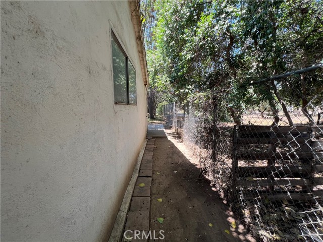 8681 California Avenue, Riverside CA: https://media.crmls.org/medias/58411311-ee44-4d69-85ba-0fff87429c92.jpg