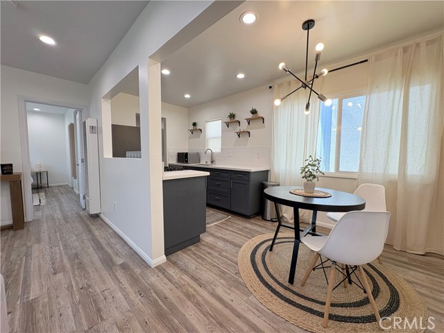 813 W Beach Avenue, Inglewood CA: https://media.crmls.org/medias/5841202e-fbc4-489a-abae-97bb5a02752d.jpg