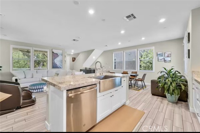 Detail Gallery Image 4 of 25 For 40 Riverton St, Pomona,  CA 91766 - 4 Beds | 4 Baths