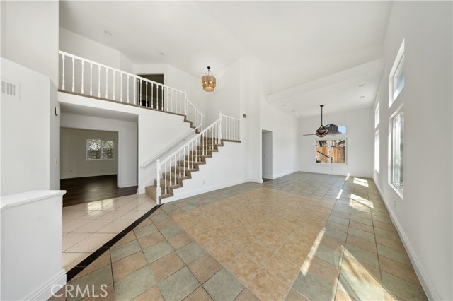 40132 White Leaf Lane, Murrieta CA: https://media.crmls.org/medias/584160cb-956e-4a42-8b3c-6255628ff6e0.jpg
