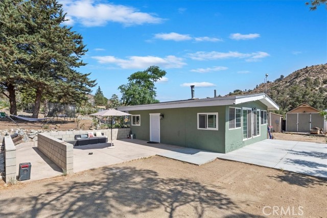 1946 Desert Front Road, Wrightwood CA: https://media.crmls.org/medias/5841e081-f2dd-4806-bf15-90dc7fcb24ae.jpg