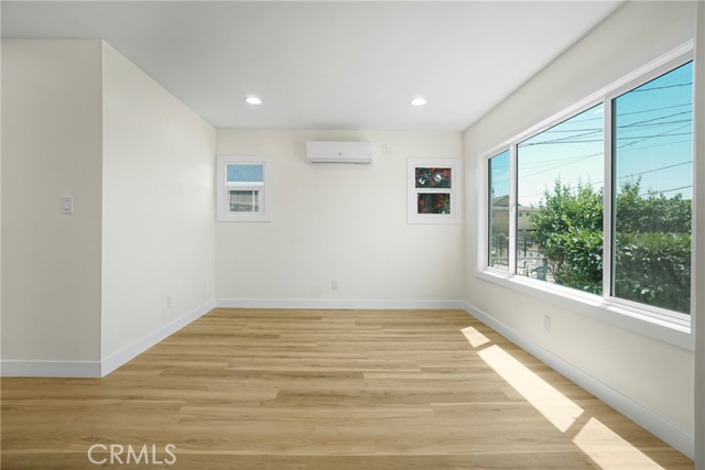 200 N Willow Avenue, Compton CA: https://media.crmls.org/medias/58422176-3f70-416a-bd75-1f1c2ee5d62d.jpg